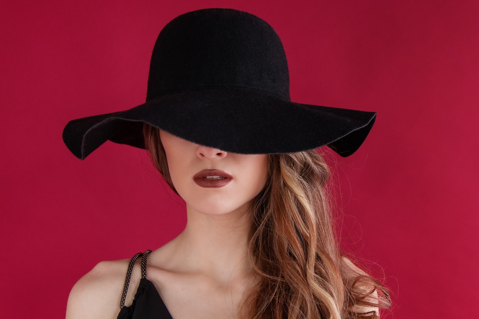 Модні жіночі капелюхи сезону 2021-2022